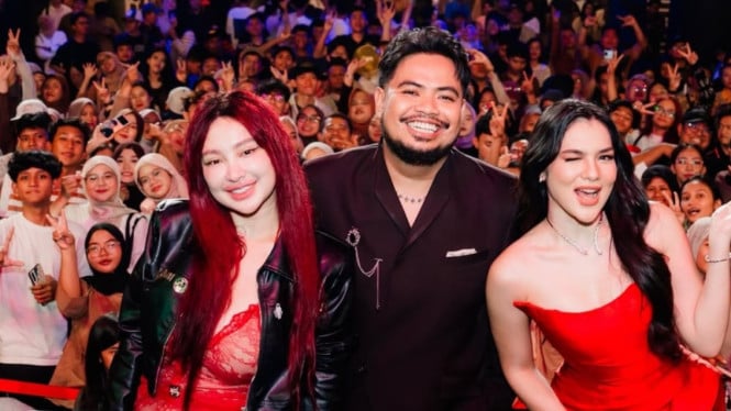 Rigen Rakelna Nyanyi Dangdut Bareng Davina Karamoy