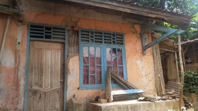 Rumah Rusak