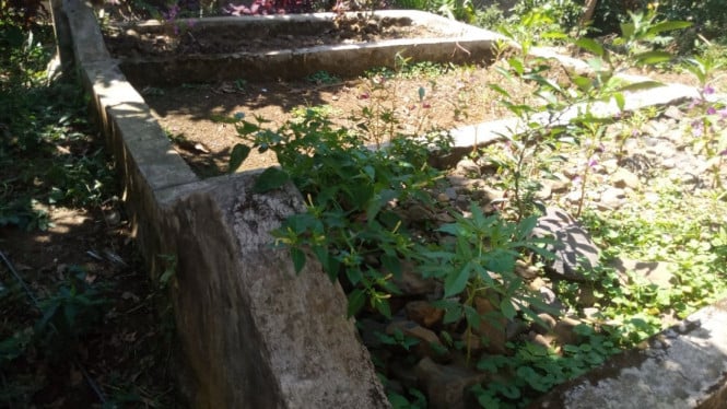 Dua Makam Pahlawan