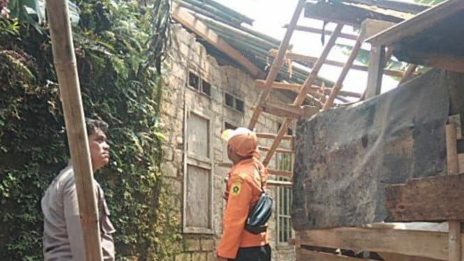 Rumah terdampak angin kencang di Gunung Bunder