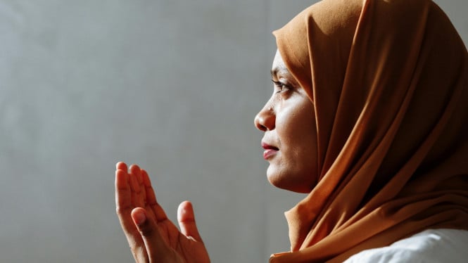 Berdoa dalam kehidupan sehari-hari.