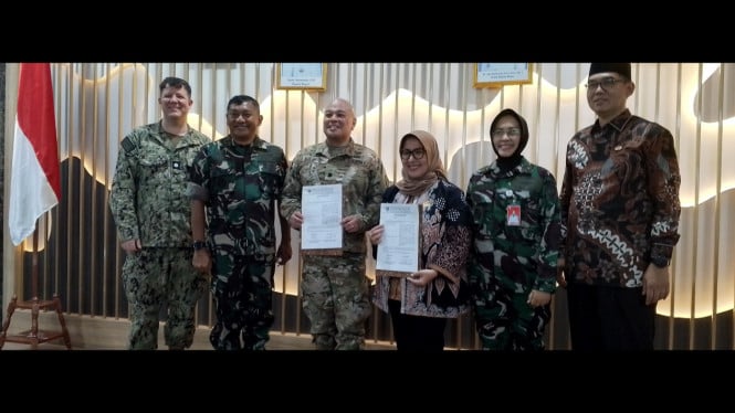 Penyerahan bantuan alkes dari ODC Kedubes AS.