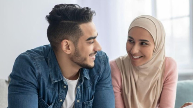 Istri Meminta Seluruh Gaji Suami : Bagaimana Islam Memandangnya?