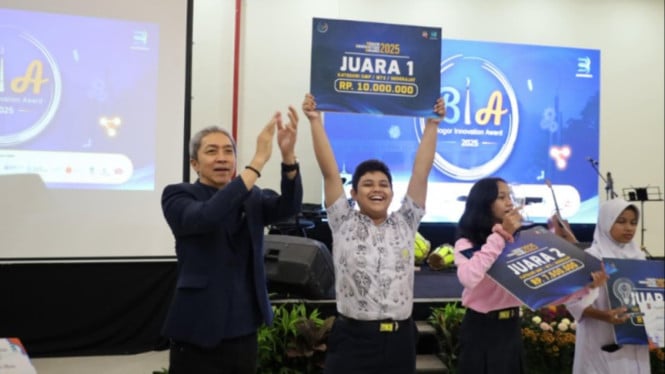 Walkot Dedie A. Rachim bersama siswa SMPN 4 pemenang BIA 2025