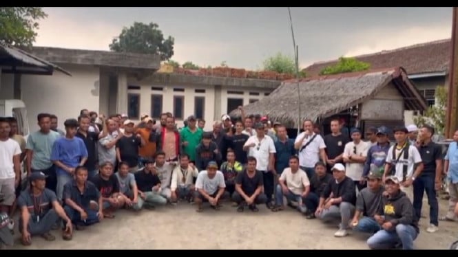 Masyarakat menolak penutupan tambang..