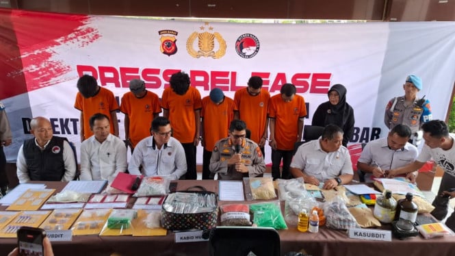 Konferensi pers pengungkapan kasus narkoba di Mapolda Jawa Barat