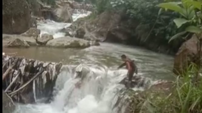 Keluarga Korban Hanyut