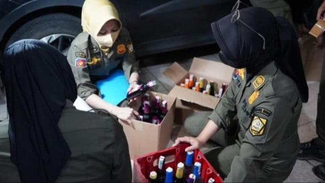 Razia pekat, Satpol PP Kab  Bogor Sita 203 Botol Miras dan 8