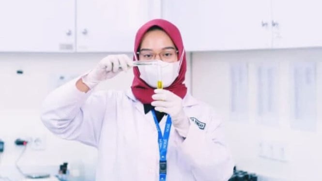 Ilustrasi meracik cream kecantikan