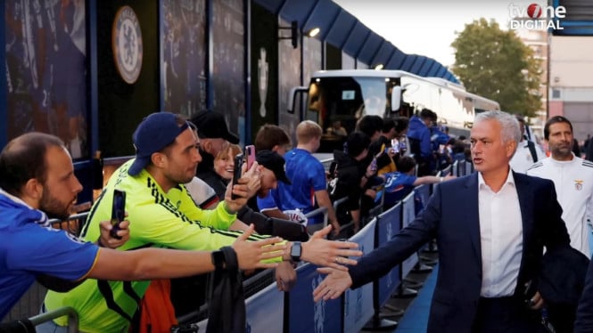 Jose Mourinho kembali menginjakkan kaki di Stamford Bridge