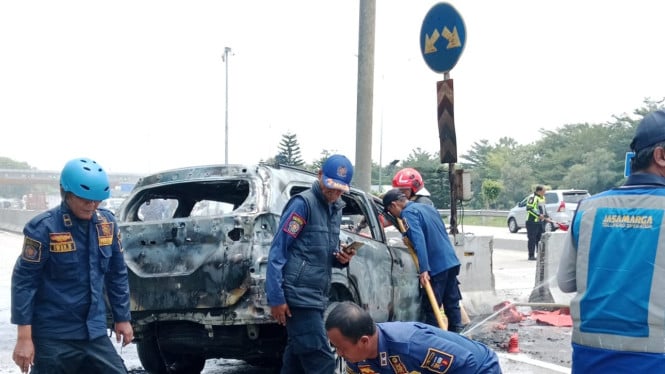 Mobil Terbakar KM 41 Tol Ciawi