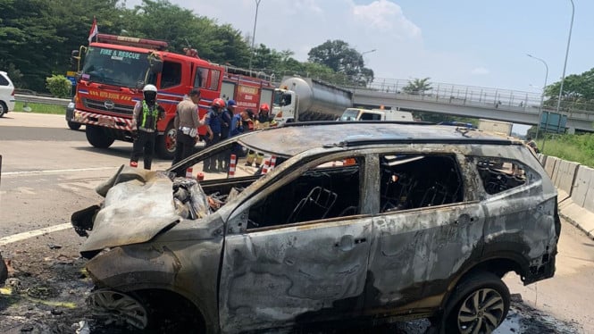 Mobil Terbakar KM 41 Tol Ciawi