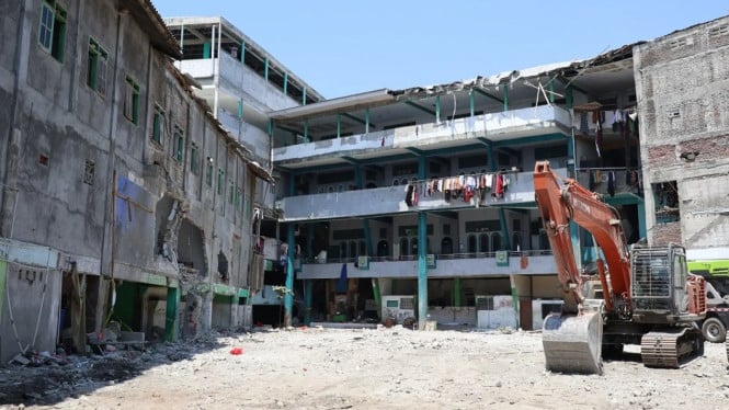 Pembersihan reruntuhan musala Pondok Pesantren Al Khoziny