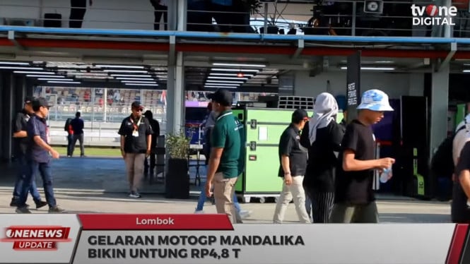 Ribuan penonton memadati Sirkuit Mandalika saat gelaran MotoGP 2025.