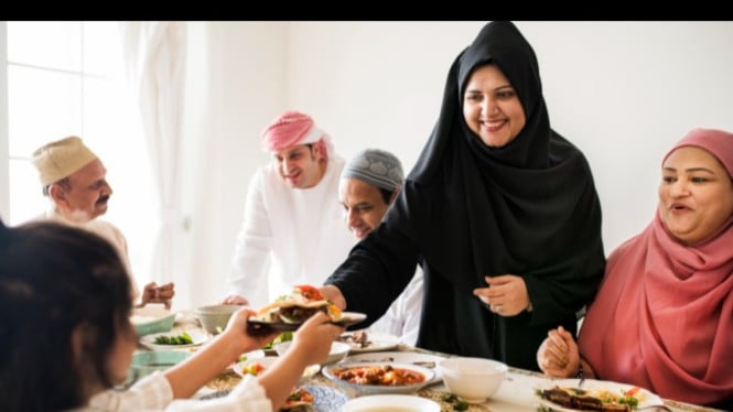 Ilustrasi makanan dan minuman halal./Foto: Freepik