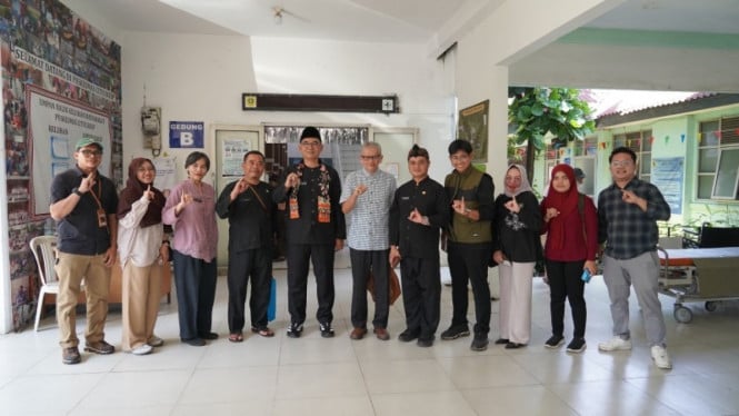Kunjungan Pemkab Bogor ke Puskesmas Citeureup Pasca kebakaran.