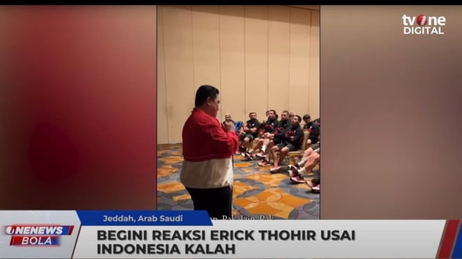 Erick Thohir memberi semangat kepada timnas Indonesia