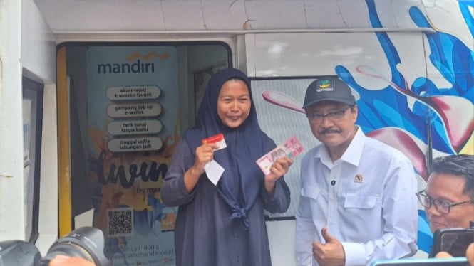 Mensos tinjauan penyaluran Bansos di Cibinong