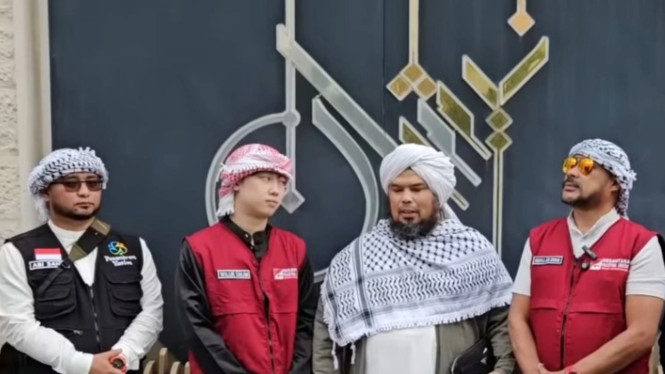 Willie Salim yang diduga Menjadi Mualaf, bersama Ustaz Derry Sulaiman