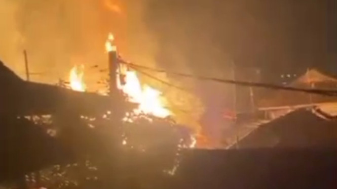 Tiga Rumah Terbakar di Purasari