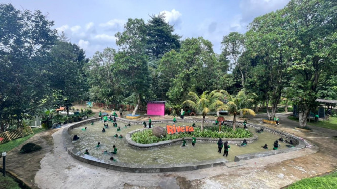 Rivera Outbound & Edutainment di kawasan BNR, Bogor.