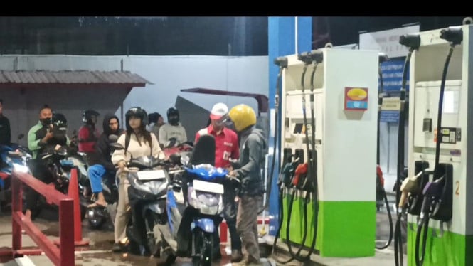 Isu BBM Naik 1 April Picu Antrean Panjang di SPBU Bogor, Warga Panik ...