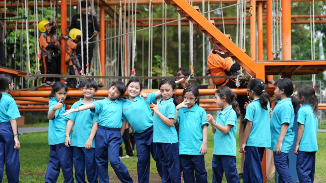 Aktivitas petualang anak di Rivera Outbond & Eduteiment Bogor