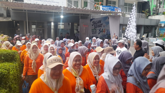 Lebih dari 150 kader Posyandu mengikuti jalan sehat HJB ke-544 di Bogor Barat. Kegiatan diisi senam bersama, doorprize