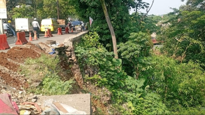 Penanganan longsor Kebon Pedes Kota Bogor resmi dimulai. Proyek senilai Rp5,5 miliar dari Pemprov Jabar ditargetkan rampung dalam 150 hari kerja.