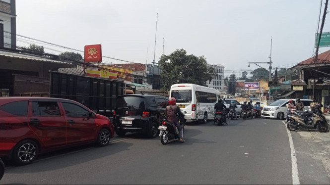 Jalur alternatif Cibalok di Ciawi masih menjadi pilihan utama wisatawan saat one way Puncak