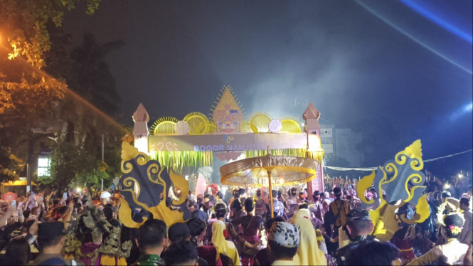 Dedie Rachim meluncurkan Festival Helaran Pajajaran pada puncak HJB ke-544.