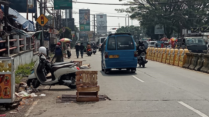 Tutup Bak Kontrol di Depan Pasar Ciawi Amblas, Warga Minta Segera Diperbaiki demi Cegah Kecelakaan