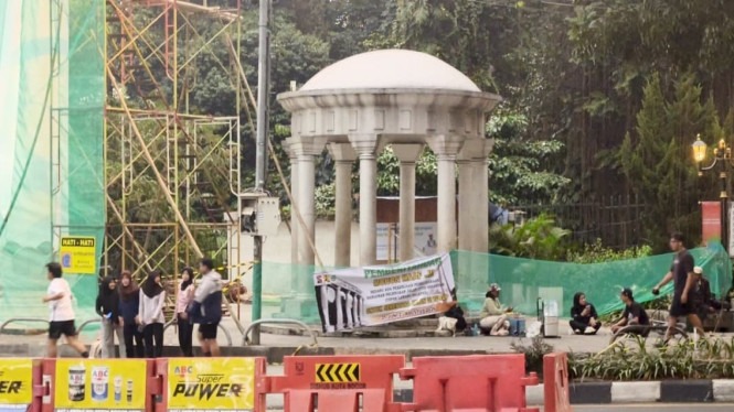 Pemkot Bogor mempercantik Lawang Salapan dengan memperbaiki enam tiang, mengecat ulang, dan menata kembali kawasan ikon