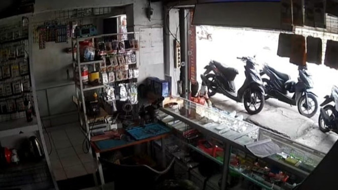 Curanmor Mengintai, Kapolsek Ciawi Ingatkan Warga Jangan Tinggalkan Kunci Motor Masih Menempel VIVA Bogor - Kapolsek C