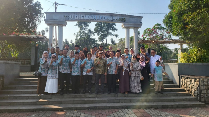 DEKOPINDA Kota Bogor menggelar ziarah ke makam perintis koperasi