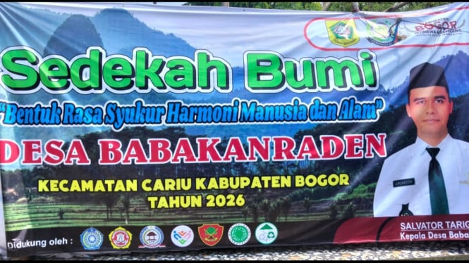 Sedekah Bumi Desa Babakan Raden, Kabupaten Bogor, berlangsung meriah dengan santunan anak yatim, siraman rohani, dan pertunjukan Tari Jaipong