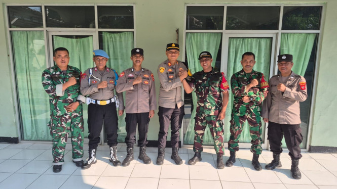 Perkuat Soliditas TNI–Polri, Kapolsek Nanggung Silaturahmi ke Koramil 0621-17 Nanggung
