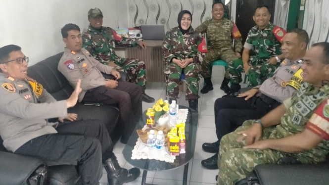 Kapolsek Ciomas dan Danramil 0621-13/Ciomas memperkuat sinergitas melalui silaturahmi di Makoramil.