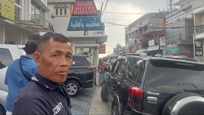 Libur musim panas tiga bulan membuat wisatawan Arab Saudi memadati kawasan Puncak Bogor.