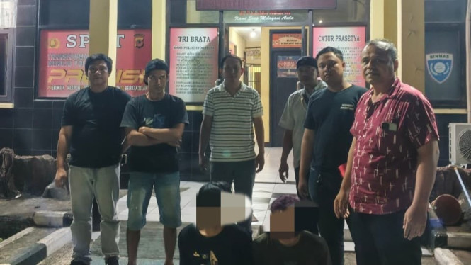Dua pelaku pencurian dump truck di Parungpanjang ditangkap Polsek Rumpin hanya sekitar satu jam setelah laporan diterima.