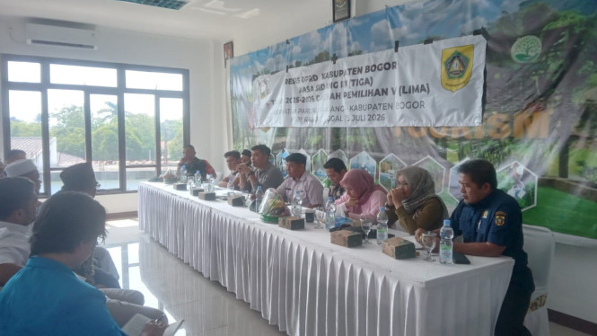 Ketua DPRD Kabupaten Bogor Sastra Winara menyerap aspirasi warga saat reses di Parungpanjang, mulai dari rumah sakit, jembatan