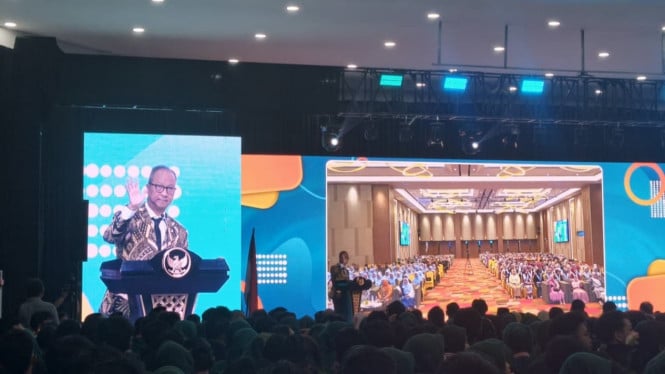 Menteri Perindustrian RI, Agus Gumiwang Kartasasmita melepas 2.361 lulusan SMAK dan SMTI se-Indonesia di SMAKBO Bogor.