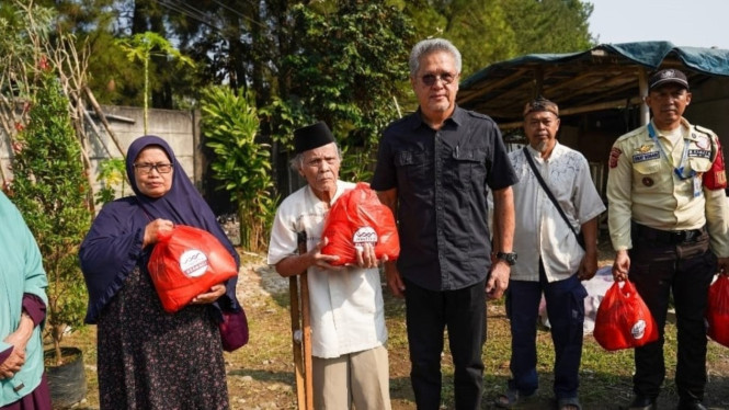 PT Sentul City Tbk. menyalurkan bantuan sembako melalui program CSR