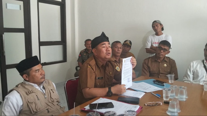 Warga Desa Sirnasari dan Pemerintah Kecamatan Tanjungsari sepakat mengajukan ulang Penjabat Kepala Desa.