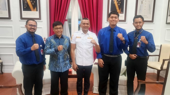 Wakil Wali Kota Bogor, Jenal Mutaqin, dengan delegasi SMAIT Insantama di Balai Kota Bogor