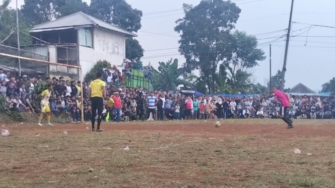 RW 10 sukses menjadi juara RW Cup Desa Sukaharja 2026 setelah menang adu penalti 5-3 atas RW 01.