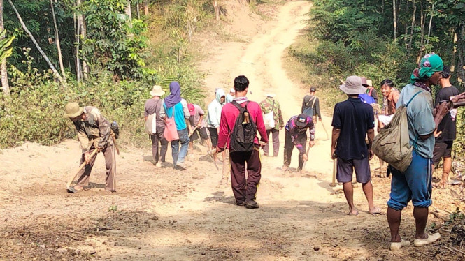 Kerjabakti swadaya warga akses BOCITA (Bogor–Cianjur–Purwakarta).