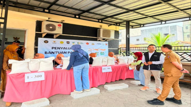 Bulog Cabang Bogor salurkan 40% bantuan pangan (10.000 dari 24.000 ton beras) untuk 821.319 KK di Kab/Kota Bogor & Depok, tuntas akhir September 2026
