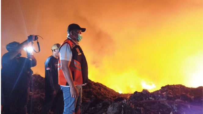 Bupati Bogor Rudy Susmanto mengecek kebakaran TPAS Galuga.