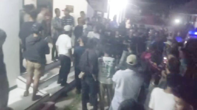 Dua terduga pelaku curanmor diamankan Polsek Parung setelah kepergok warga di Ciseeng, Kabupaten Bogor.